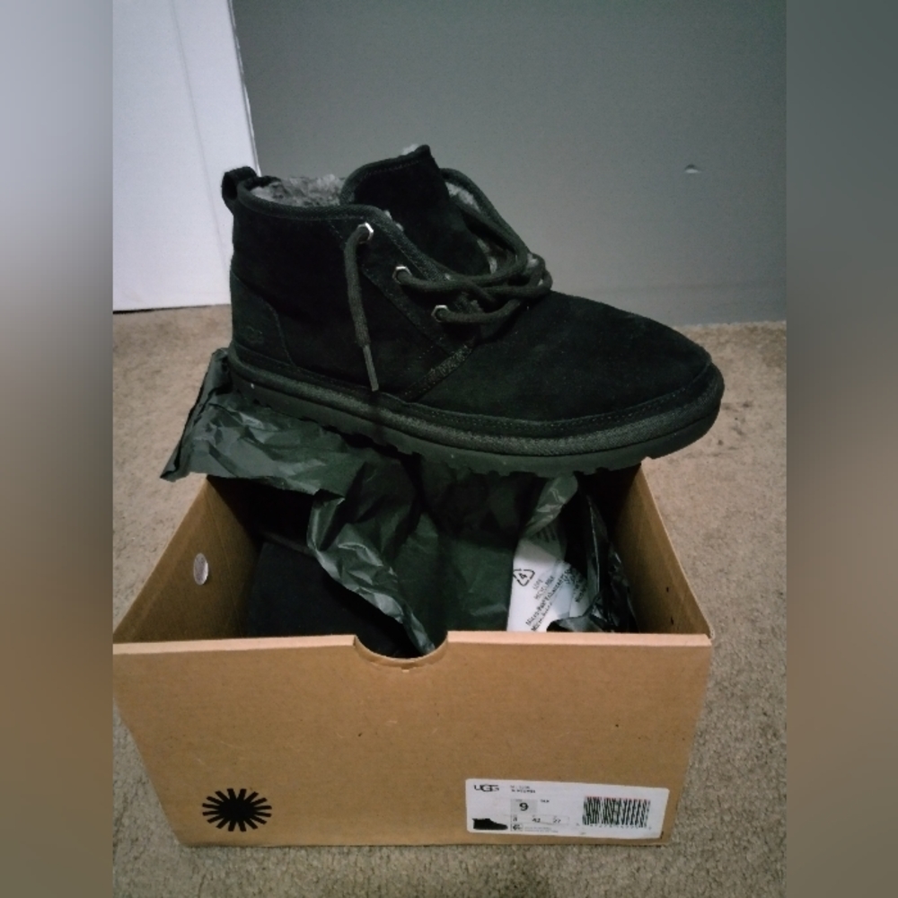 Men's UGGs Size 9
